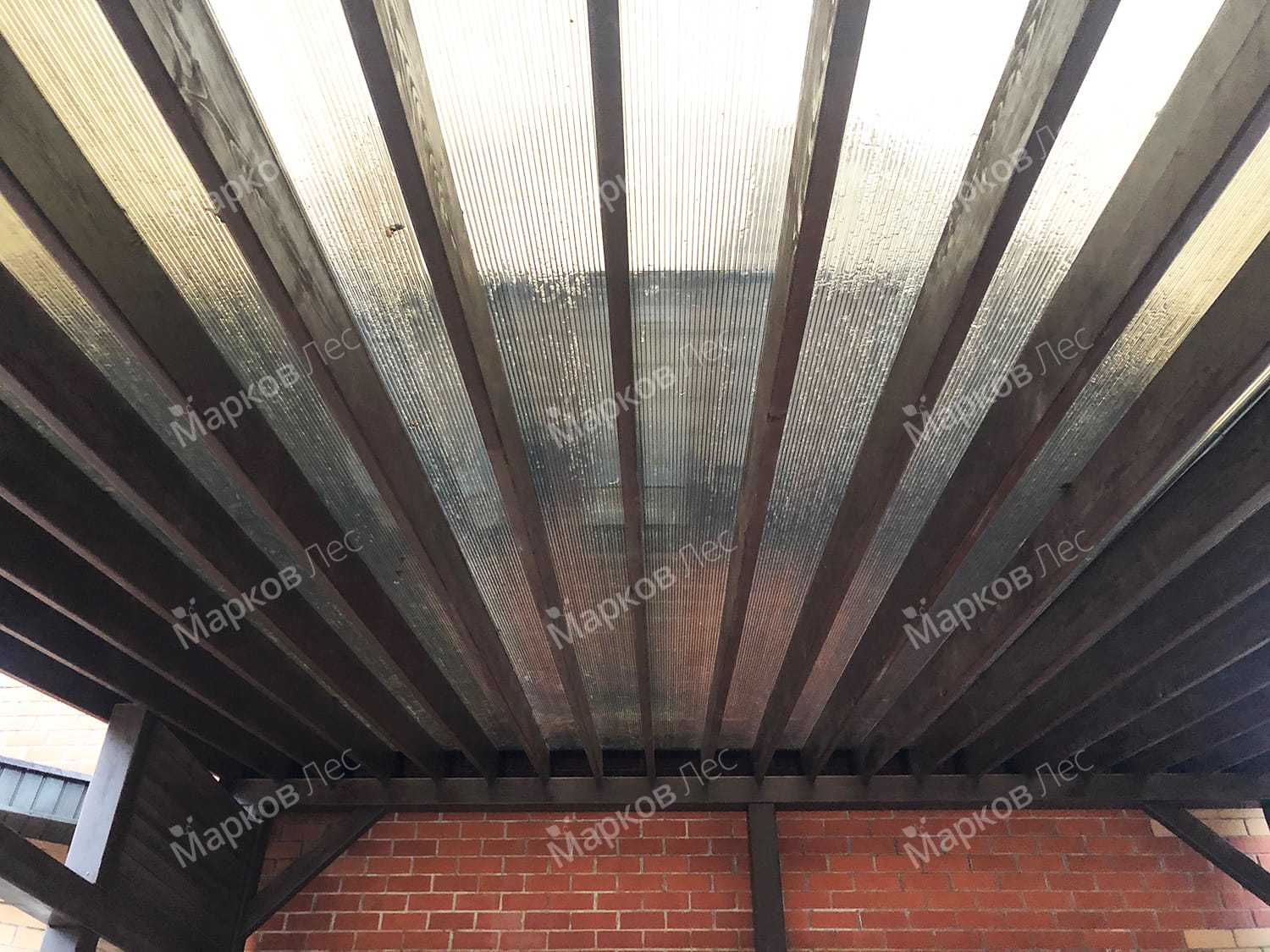 прозрачная крыша из поликарбоната для деревянного навеса